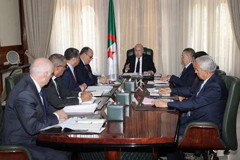 Suivi de l’état d’avancement des projets structurants/Le  président Tebboune préside une réunion de travail