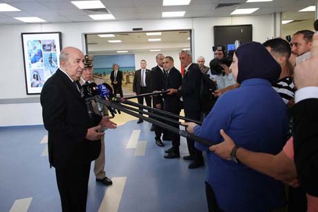 Dans un point de presse à l’hôpital des grands brûlés de Zéralda/Le président de la République salue l’élan de solidarité populaire et n’exclut pas des actes criminels