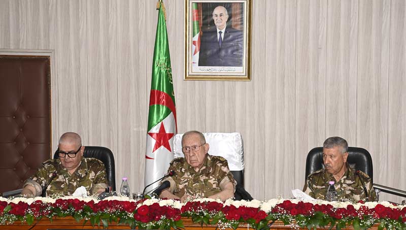Ministère de la Défense Nationale / Le Général d’Armée Saïd CHANEGRIHA installe le nouveau Commandant de la 1re Région Militaire