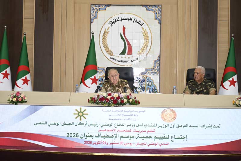 Ministère de la Défense Nationale / Le Général d’Armée Saïd Chanegriha préside une réunion de travail avec les cadres et personnels de la Direction du service social du MDN