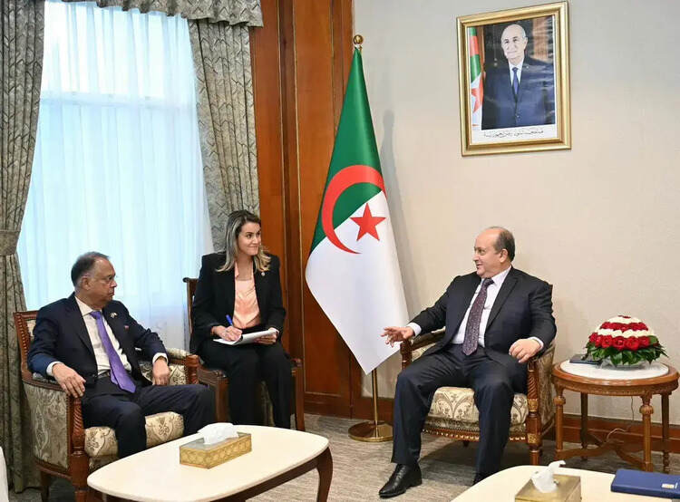 Audience au Palais du Gouvernement / Le Premier ministre reçoit une délégation ministérielle de la République du Bangladesh