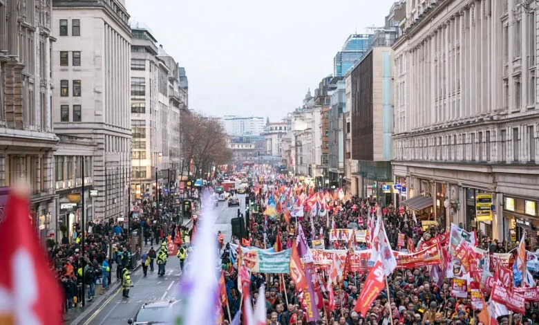 France / Les syndicats appellent à une grève générale le 5 novembre prochain