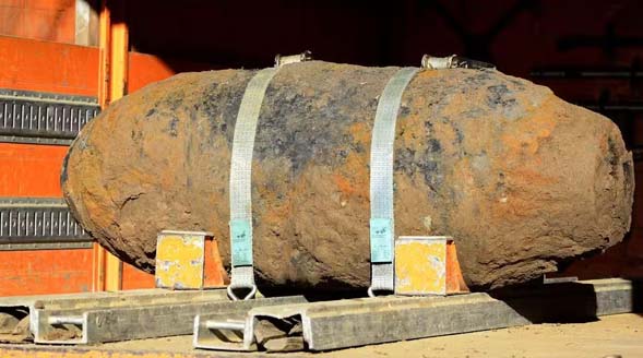 Bombes oubliées des deux grandes guerres/Un héritage explosif   